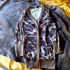 Merokeety - Small, grey camp, medium sweater.